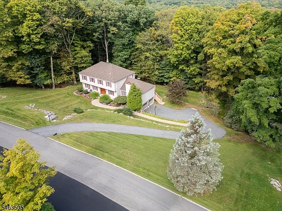 5th image of 10 Ross Rd