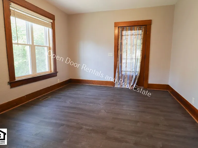 302 S Walsh St — Photo 6