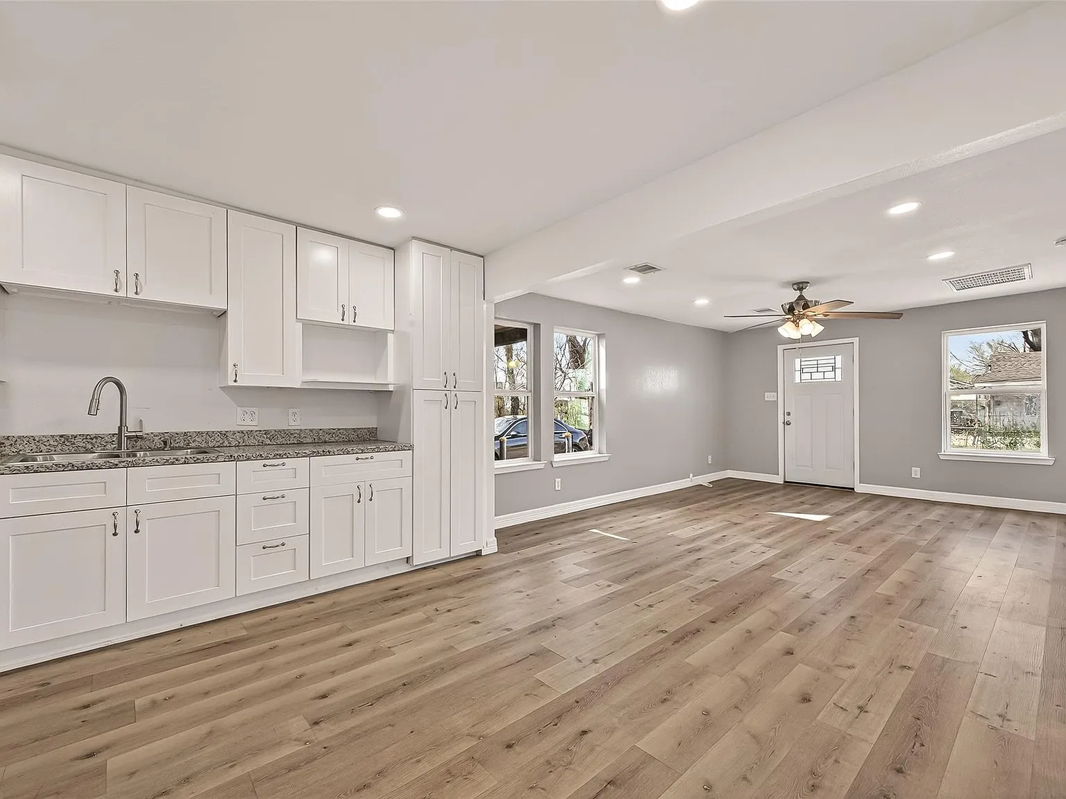 2 bed, 1.0 bath, $1,200 — Photo 2