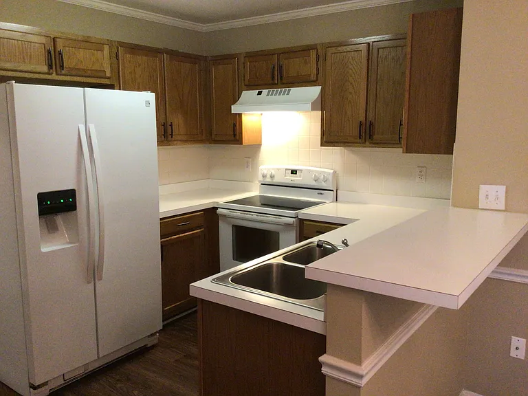 1321 Kenwood St — Photo 2