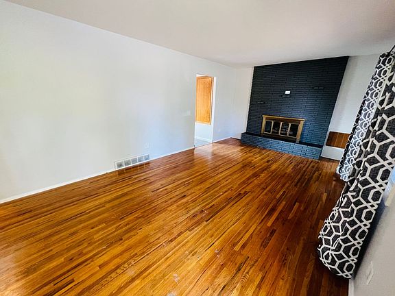 3rd image of 305 Beth Dr #305