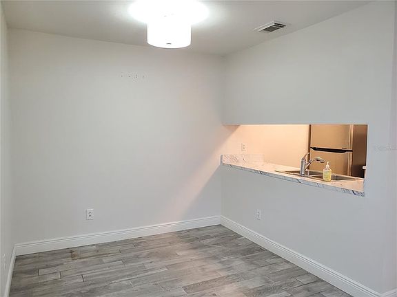 5th image of 3107 W Horatio St #B22