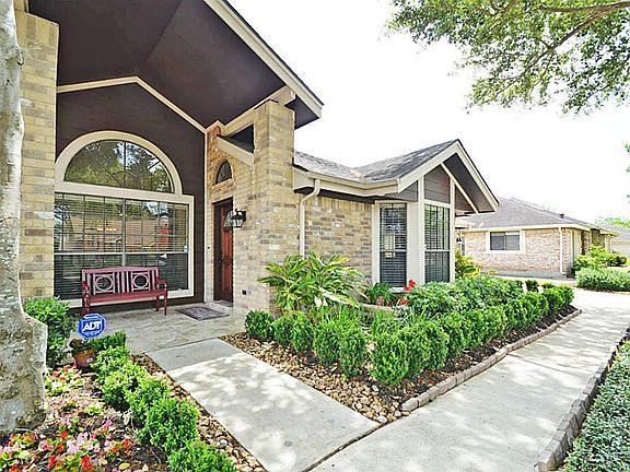 4th image of 410 E Hillary Cir