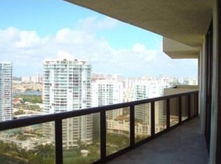 20313 W Country Club Dr, Aventura, FL 33180