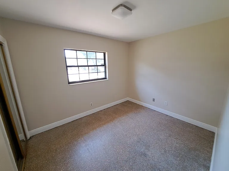 10715 N Dixon Ave — Photo 10
