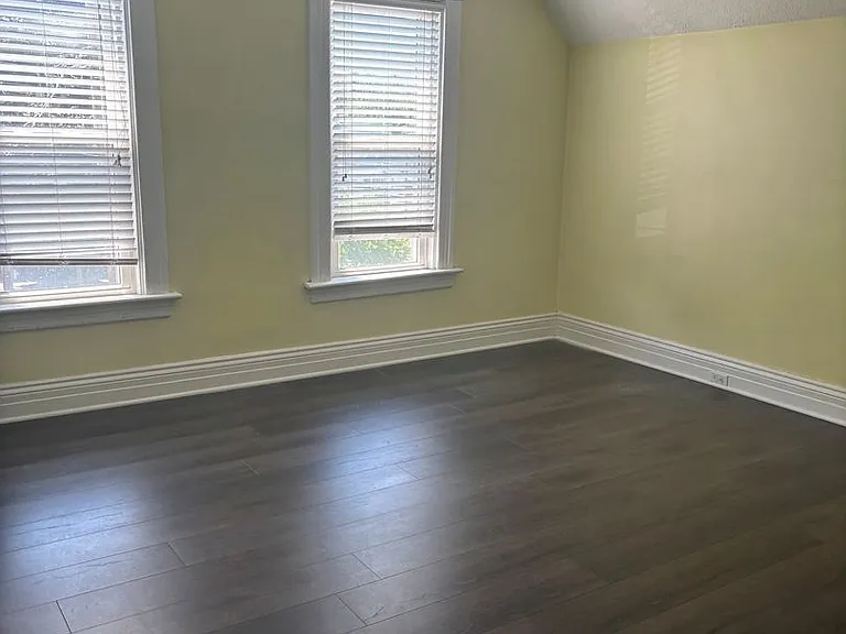409 Parade St — Photo 12