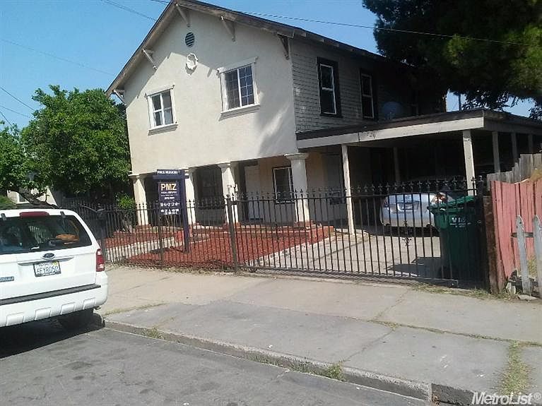 1st image of 729 E Worth St