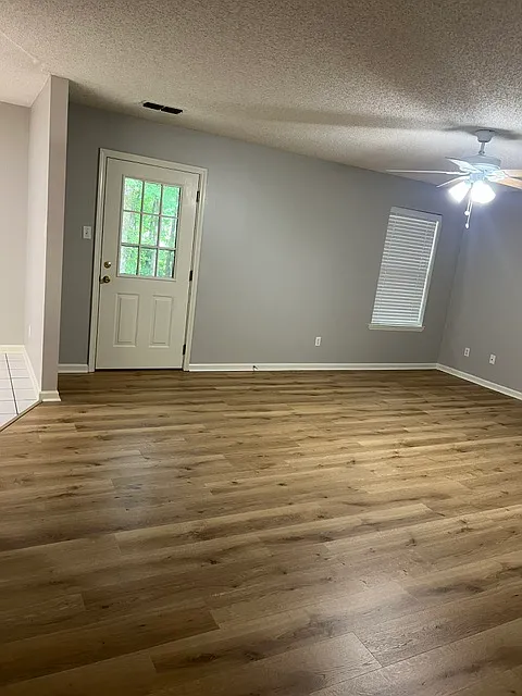 3 bed, 1400 sqft, $1,400 — Photo 4