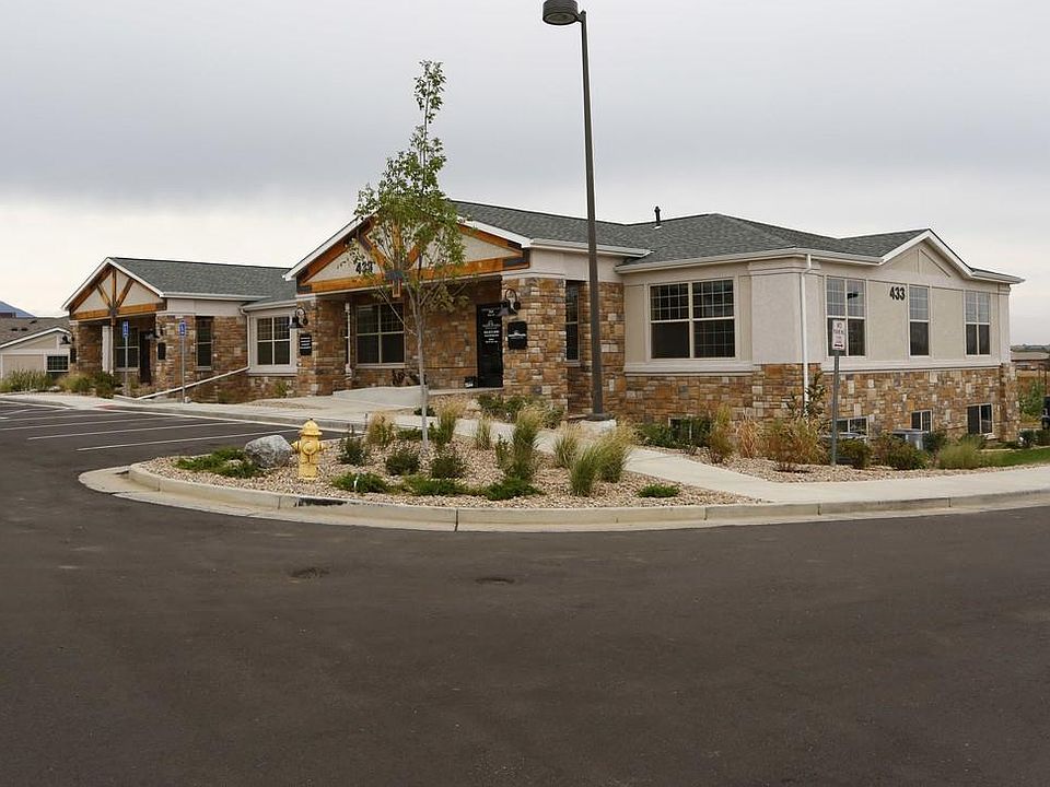 2nd image of 433 Summit Blvd