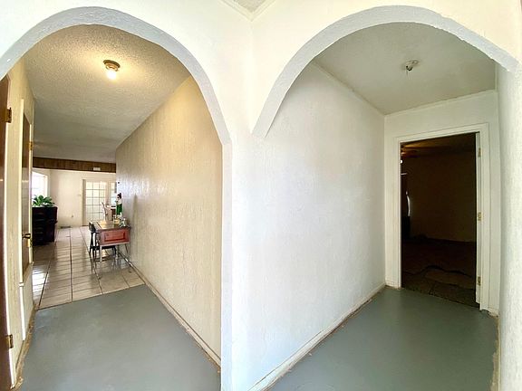 3rd image of 707 E 9th St