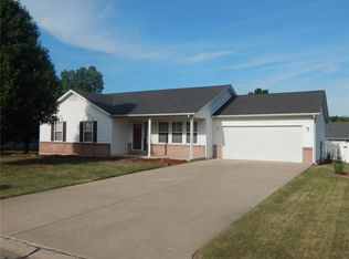 1076 Huntington Dr, Troy, MO 63379