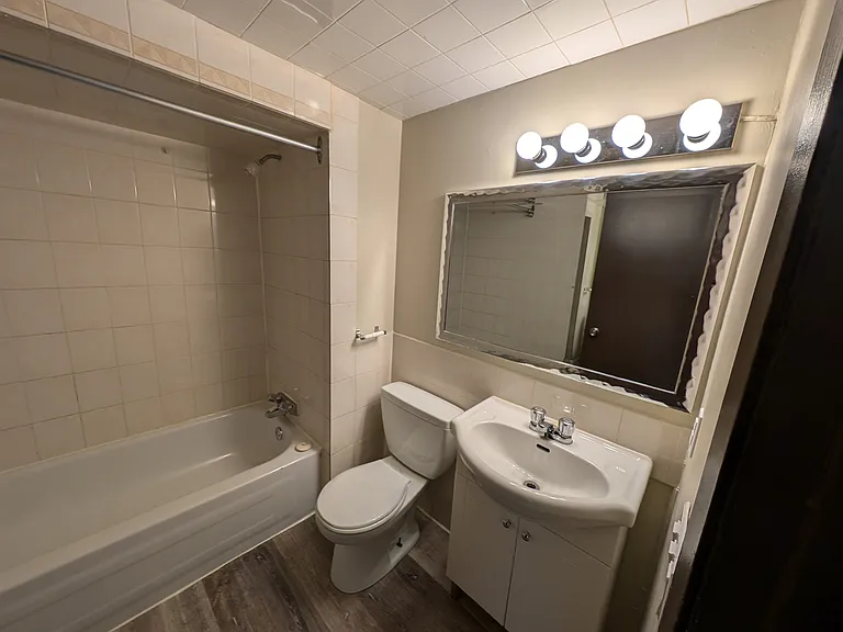 111 Knox St — Photo 7