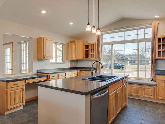 4th image of 2262 Edgewood Dr