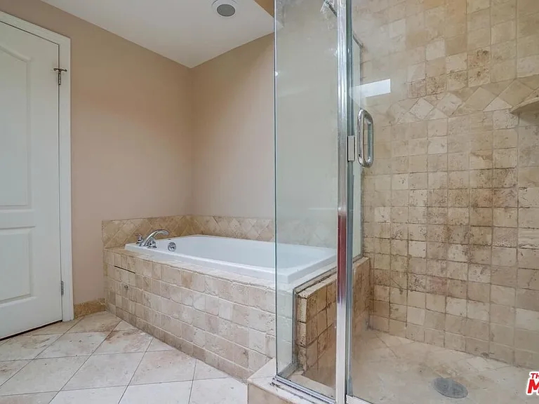 1522 Amherst Ave #402 — Photo 21