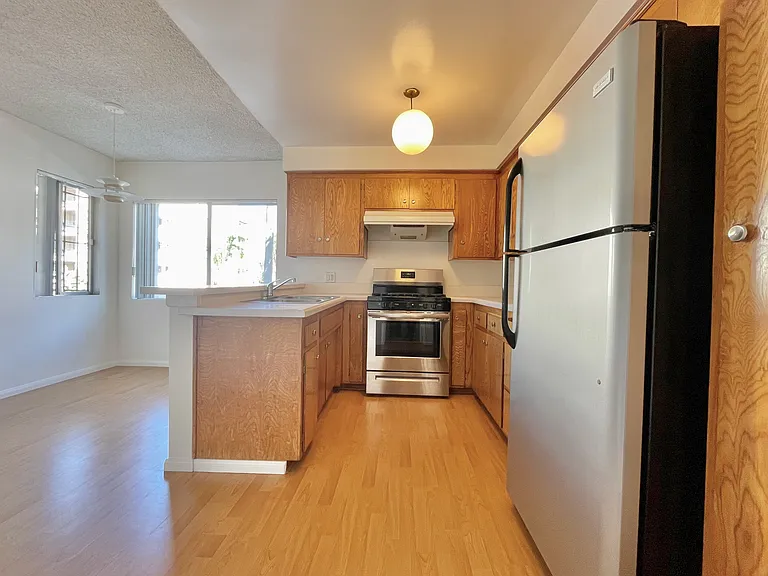 4254 W 5th St #1 — Photo 5