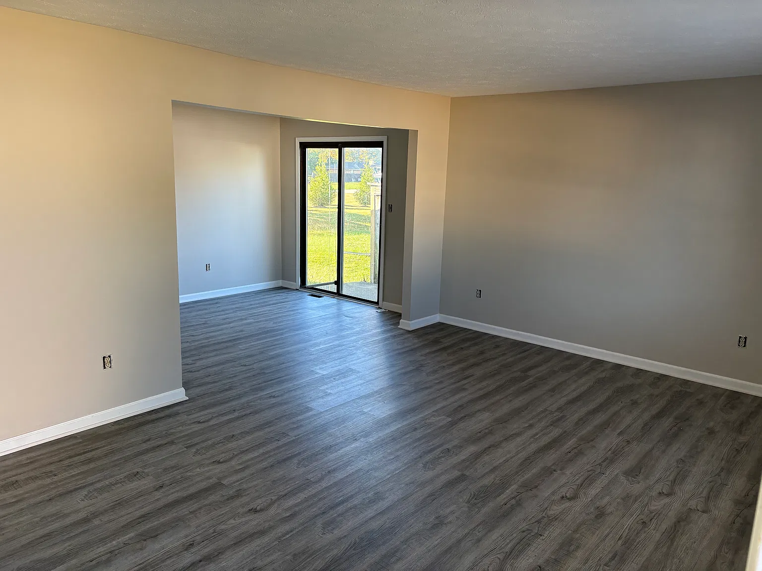 2 bed, 1.5 bath, 950 sqft, $1,275 — Photo 3