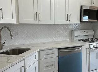 25-23 27th St #3R, Astoria, NY 11102