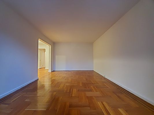 2nd image of 160 Bennett Ave #5A