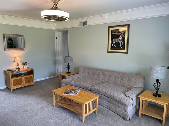 4th image of 1002 Carriage Dr SE #D