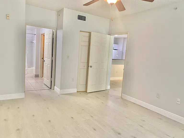 630 Sapodilla Ave #204 — Photo 12