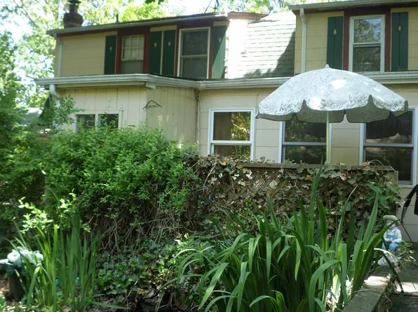 104 Schmidt Ave, Holbrook, NY 11741