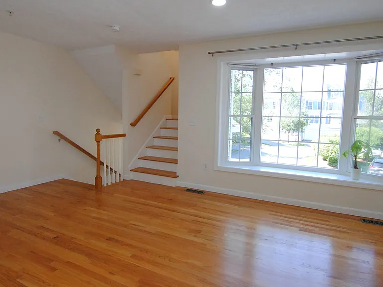 68 Georgetown Dr — Photo 3