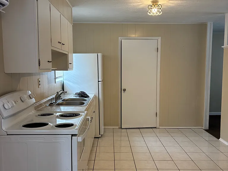 240 Main St #2 — Photo 3