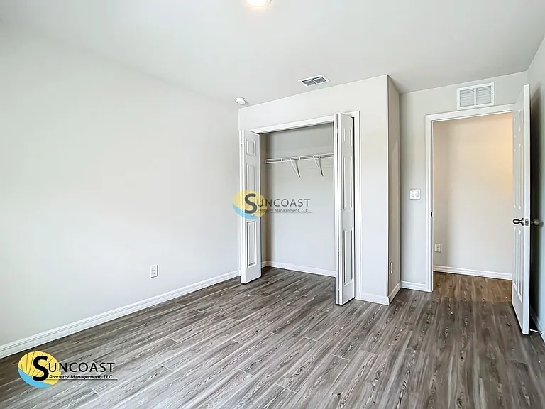 374 Urbana St — Photo 5