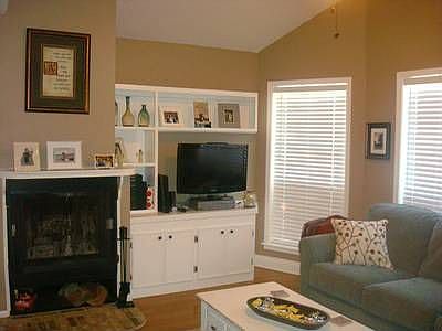 3rd image of 1811 S Tallowood Dr