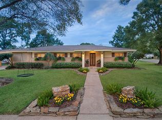 7700 Meadowglen Ln, Houston, TX 77063