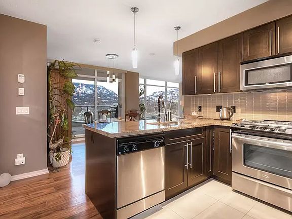 5th image of 1075 Sunset Dr #401
