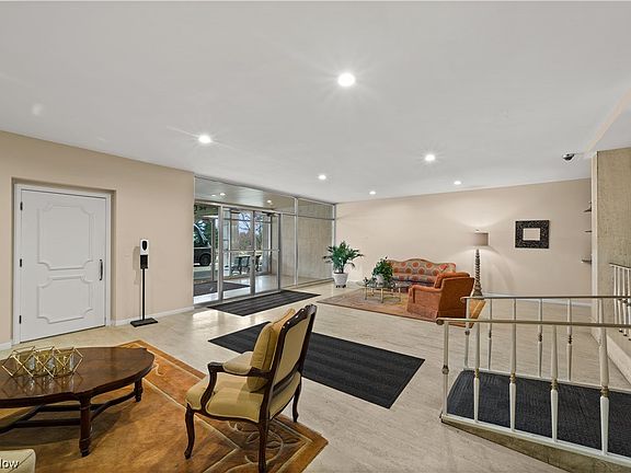 5th image of 22655 Chagrin Blvd Unit 303