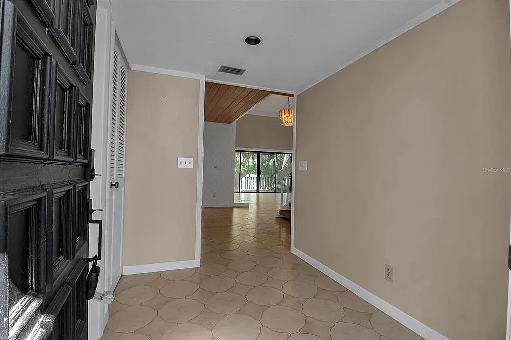 3 bed, 2.5 bath, 2136 sqft, $3,500 — Photo 4
