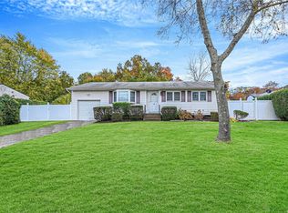 4 Amfer Ct, Bay Shore, NY 11706