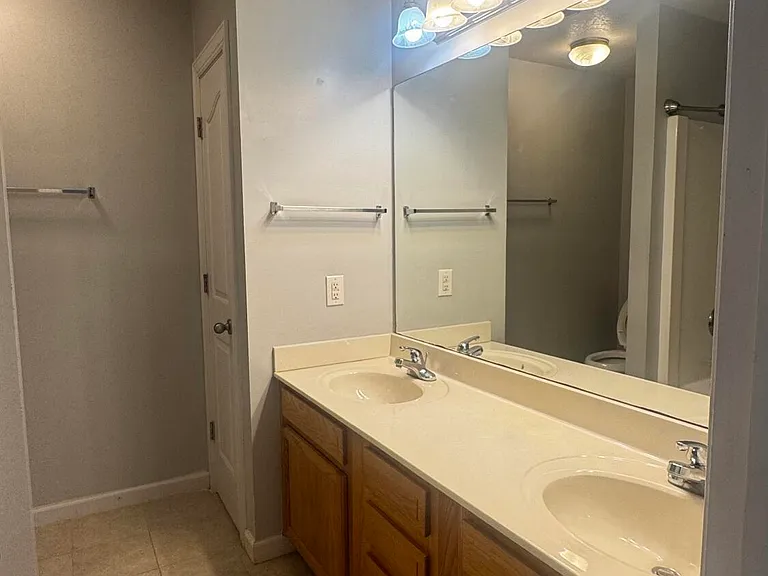 504 Streamwood Dr — Photo 13