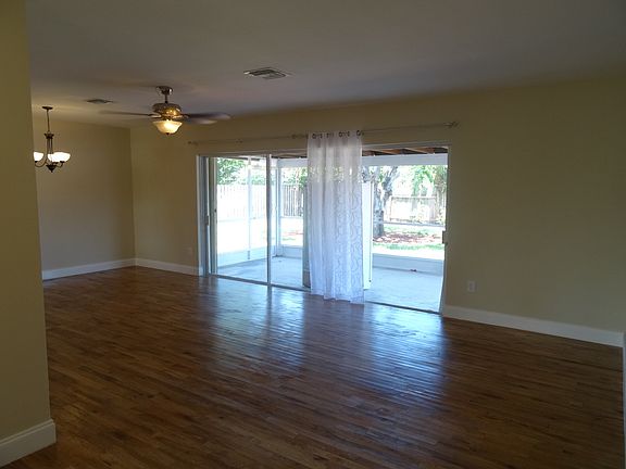 4th image of 606 SE 6th Ave