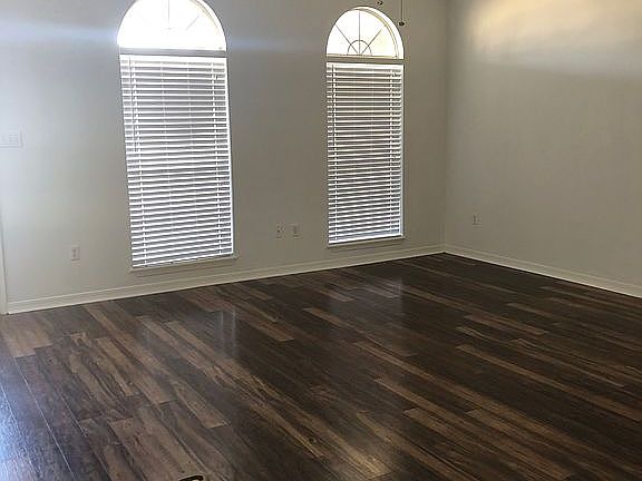 2nd image of 715 Saint Clair Ave