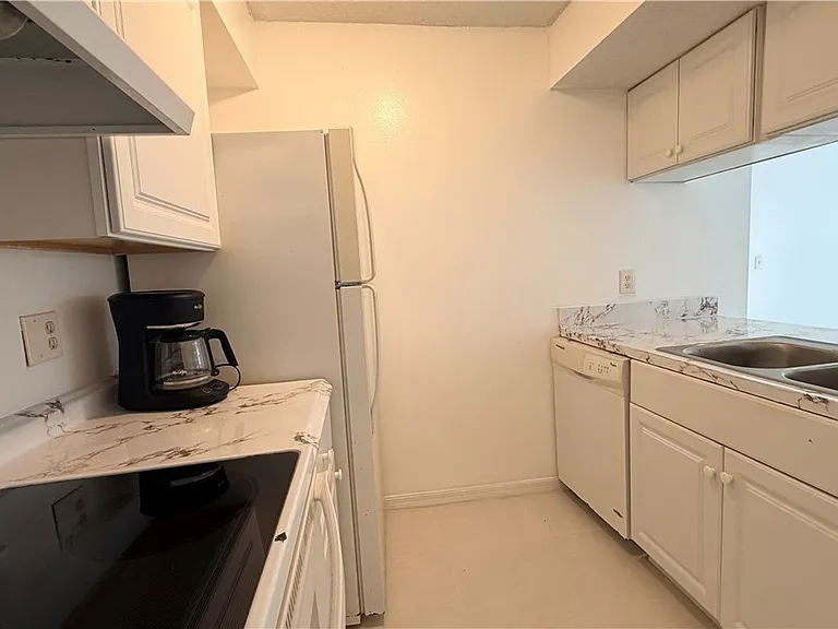 3407 Winkler Ave #309 — Photo 8