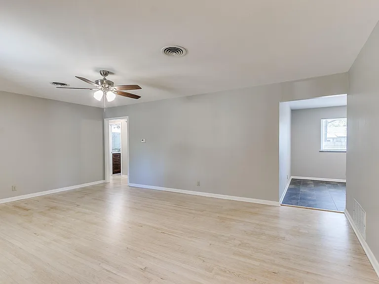 1314 Sycamore St — Photo 4