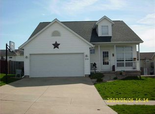 3729 King Dr SW, Cedar Rapids, IA 52404