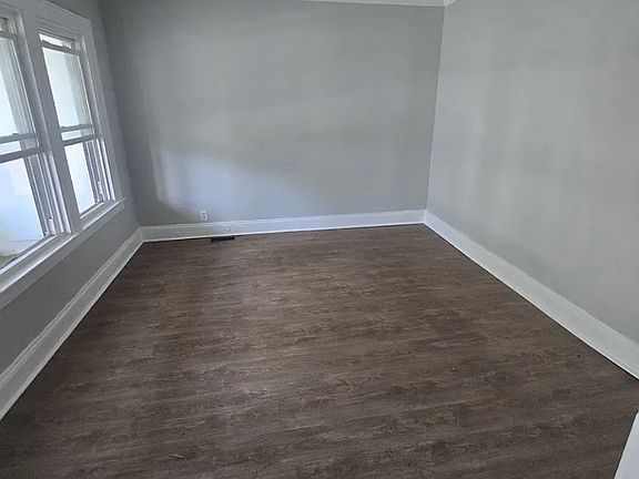 4th image of 26 Chelsea Ave #1L