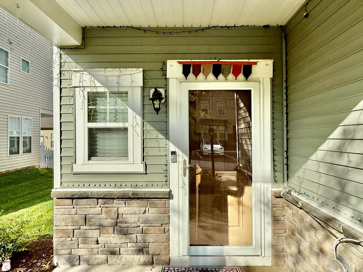 4 bed, 2436 sqft, $2,850 — Photo 2