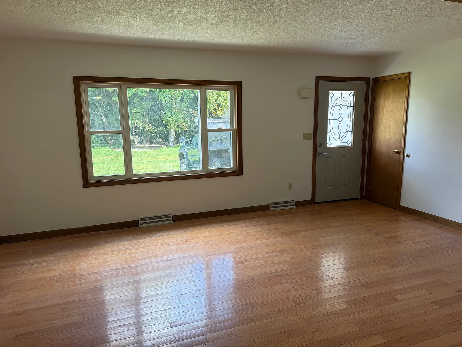 3 bed, 1556 sqft, $2,695 — Photo 2
