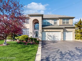 811 Commons Rd, Naperville, IL 60563