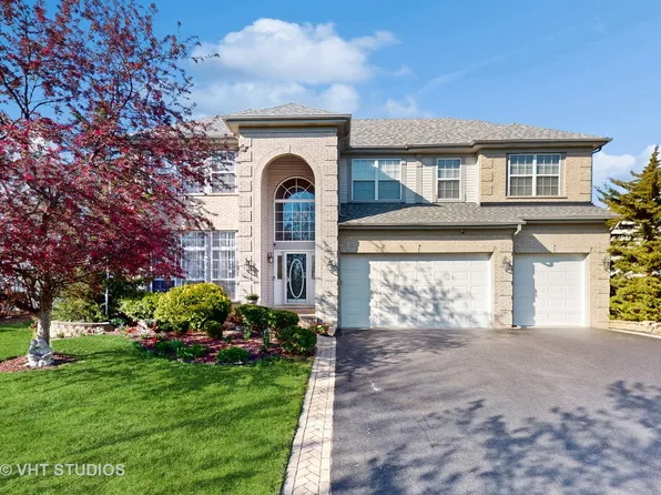 811 Commons Rd, Naperville, IL 60563