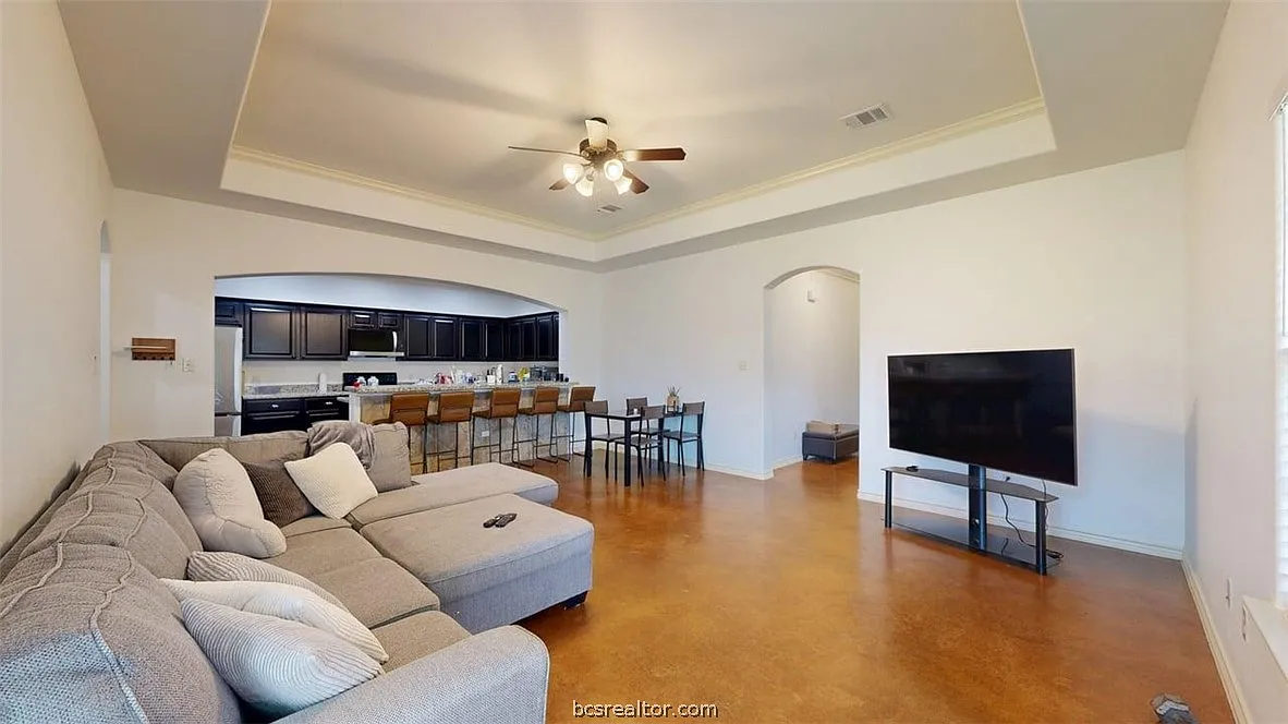 1 bed, 1.5 bath, 1858 sqft, $750 — Photo 3