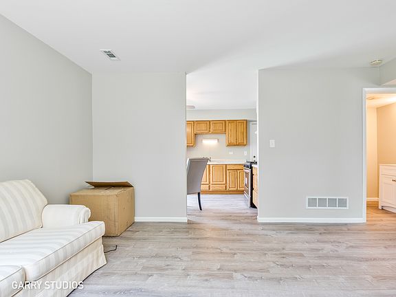 4th image of 195 Elizabeth Ct Unit A