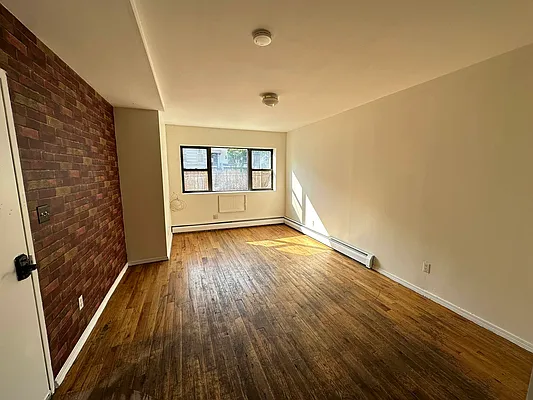 Rented by Premier Metro Realty Corp | media 8