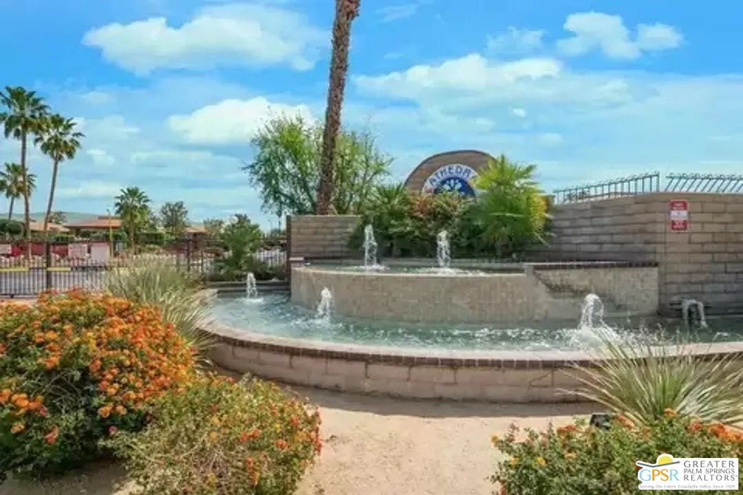 3 bed, 2.0 bath, 1200 sqft, $2,400 — Photo 2