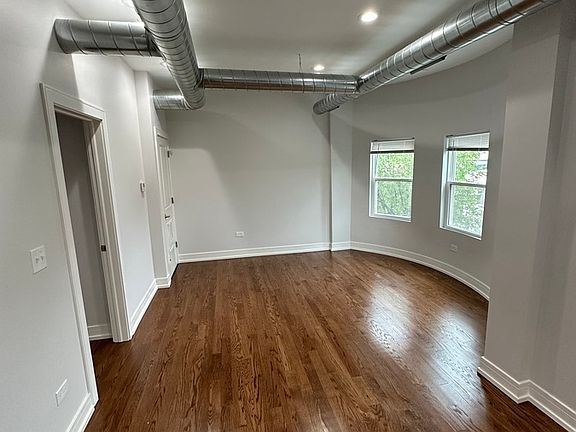 2nd image of 1444 W Erie St APT 4A